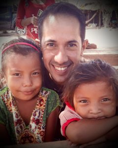 Dr. Jose Espina with two Wayuu little girls