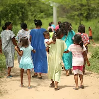 Wayuu women with children